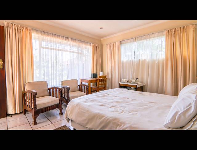 7 BEDROOM FREEHOLD FOR SALE IN DIE HOEWES
